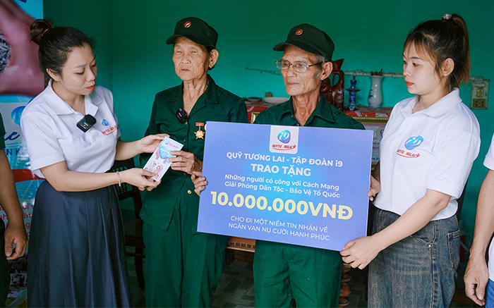 Hình ảnh hỗ trợ khách hàng và liên hệ