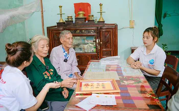 Hình ảnh gia đình an toàn hoặc biểu tượng khóa, tượng trưng cho việc bảo vệ trẻ vị thành niên khỏi cờ bạc trực tuyến tại da ga 68.